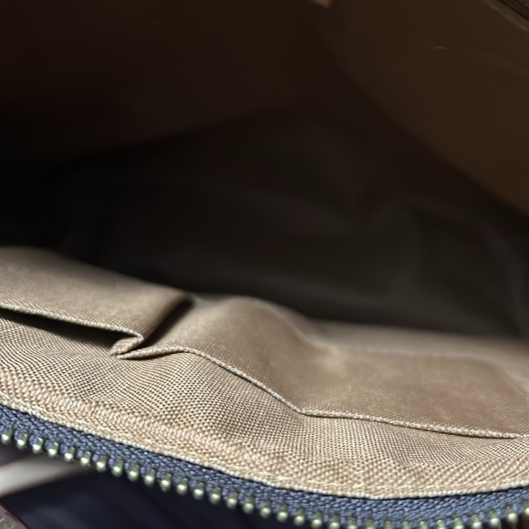 Leather tote bag with crossbody strap - Picture 2 of 6